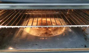 Dlaczego piekarnik przypala potrawy? Oto 7 najczęstszych przyczyn