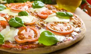 Jak zrobić pizzę Margherita - prosty przepis na idealne ciasto