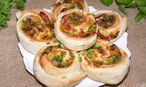 Jak zrobić rollsy jak z Pizza Hut - prosty przepis na pyszne przekąski