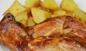 Ile piec królika w piekarniku, aby był soczysty i aromatyczny?