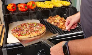 Jak skutecznie czyścić kamień do pizzy i uniknąć jego uszkodzenia – proste metody