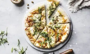Ile waży pizza 40 cm? Odkryj, co wpływa na jej wagę