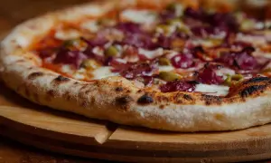 Gdzie kupić ciasto na pizzę? Najlepsze miejsca i porady dla smakoszy