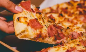 Czy pizza to fast food? Odkryj różnice i zdrowe opcje pizzy