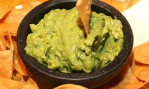 Jak przechowywać guacamole, aby uniknąć psucia i brązowienia