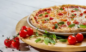 Jak zrobić idealne ciasto na pizzę jak z pizzerii – prosty przepis i wskazówki