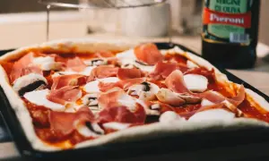Jak zrobić pizzę domową - idealne ciasto i składniki, które zaskoczą