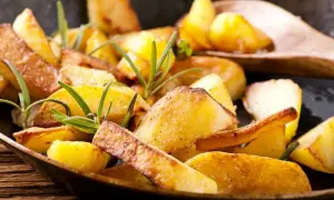Ile pieką się ziemniaki w piekarniku? Odkryj najlepsze czasy i temperatury