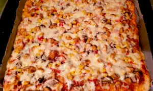 Jak wyrobić ciasto na pizzę, które zawsze się udaje i zachwyca