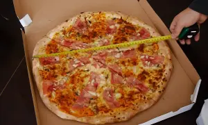 Ile osób najedzie się pizzą 50 cm? Sprawdź, zanim zamówisz!