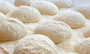 Jak przechować ciasto na pizzę, aby uniknąć wysychania i zmiany smaku