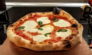 Co dać na pizzę? Odkryj nietypowe i pyszne dodatki do pizzy