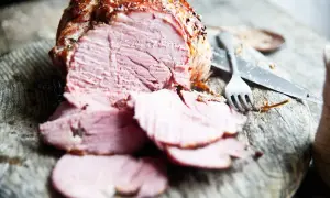 Ile czasu piec szynkę wieprzową w piekarniku, aby nie była sucha?