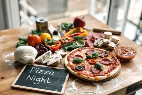 Z czym jest pizza capriciosa? Odkryj jej sekrety i smaki