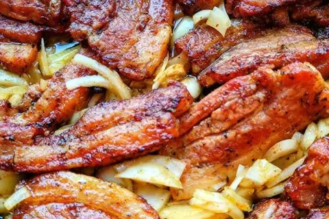 Jak zrobić bekon w piekarniku, aby był chrupiący i smaczny