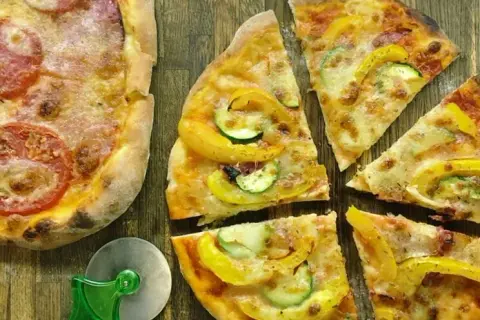 Jak zrobić szybką pizzę w 15 minut bez czekania na ciasto