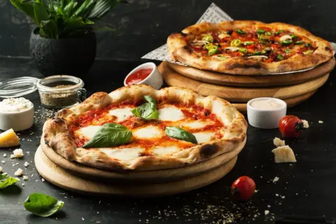 W jakiej temperaturze piec pizzę w piekarniku elektrycznym, by nie spalić?