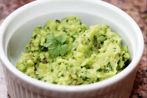 Jak zrobić sos guacamole w 5 minut - prosty przepis na dip