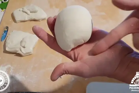 Jak uformować pizzę idealnie i uniknąć najczęstszych błędów