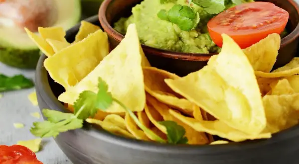 Jak jeść guacamole? Najlepsze sposoby i nieoczywiste połączenia