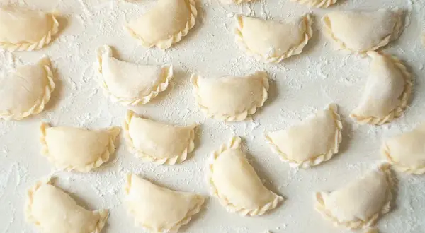 Ile pierogów wychodzi z kilograma mąki? Poznaj sekrety idealnego przepisu