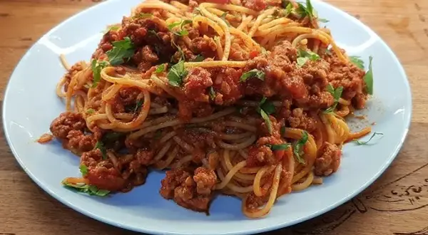 Jak pasteryzować sos do spaghetti z mięsem mielonym bez błędów