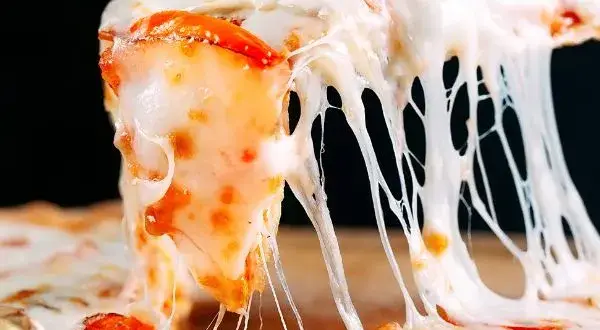 Jaki ser na pizzę? Odkryj najlepsze opcje dla idealnego smaku