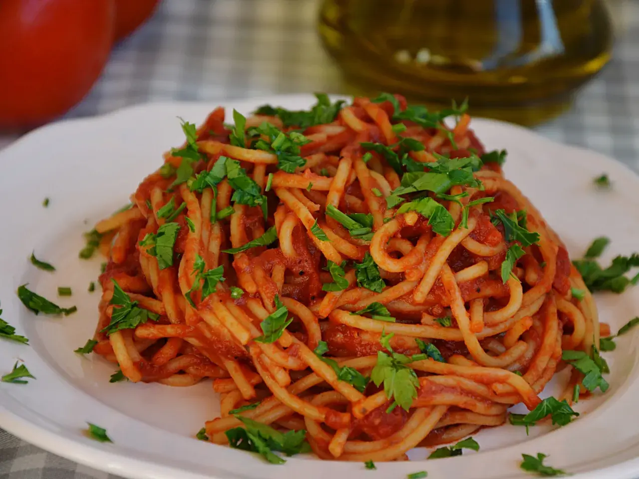 Jak zrobić sos do spaghetti z przecieru – prosty przepis na smakowity sos