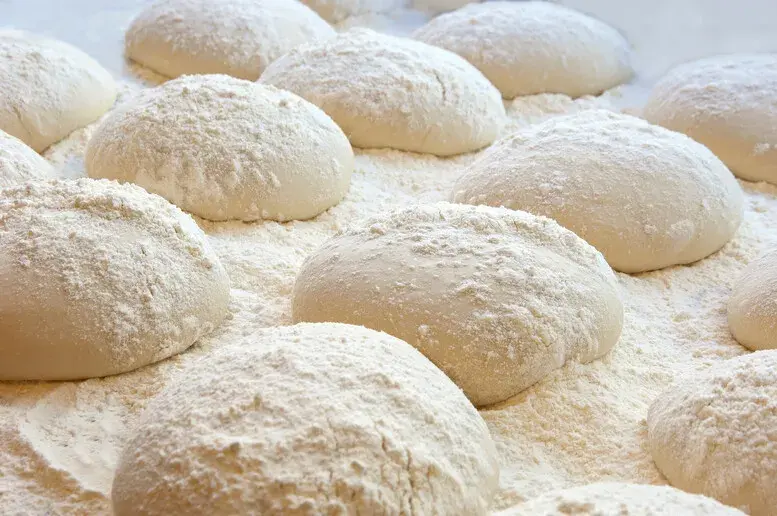 Jak przechować ciasto na pizzę, aby uniknąć wysychania i zmiany smaku