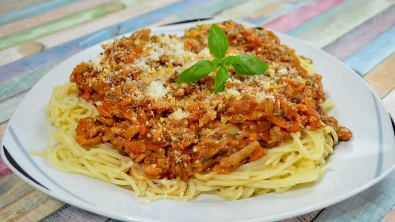 Zdjęcie Jak zrobić sos do spaghetti z przecieru – prosty przepis na smakowity sos