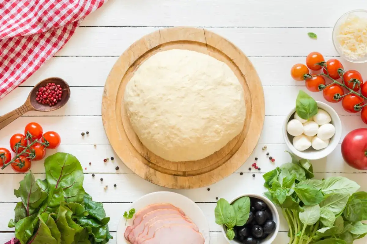 Zdjęcie Jak przechować ciasto na pizzę, aby uniknąć wysychania i zmiany smaku