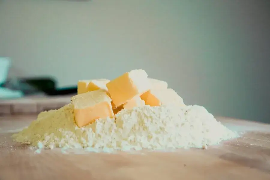 Zdjęcie Ile to jest 125 g mąki w szklankach? Sprawdź, jak zmierzyć dokładnie