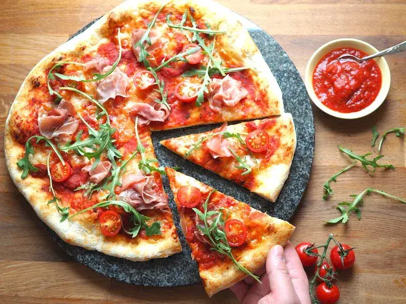 Zdjęcie Z czym zrobić pizzę? Sprawdzone składniki i przepisy na idealne danie