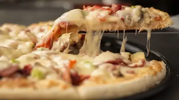 Jak zrobić, żeby ciasto na pizzę było miękkie i idealne w smaku