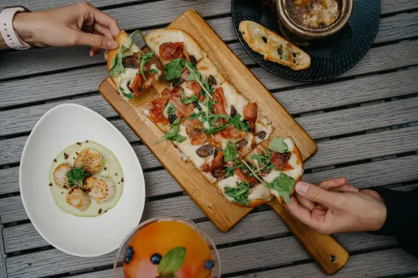 Najlepsze dodatki do pizzy wegetariańskiej, które zaskoczą smakiem