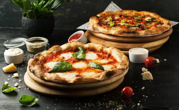 W jakiej temperaturze piec pizzę w piekarniku elektrycznym, by nie spalić?