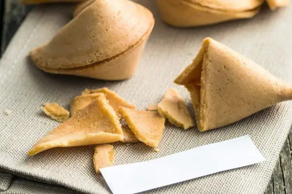 Jakie wróżby do ciastek? Kreatywne pomysły na fortune cookies