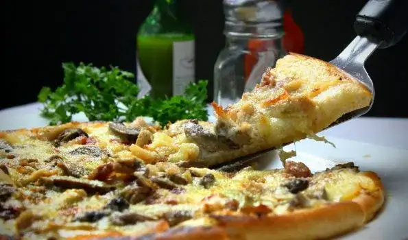 Jak idealnie upiec pizzę Guseppe: temperatura i czas pieczenia