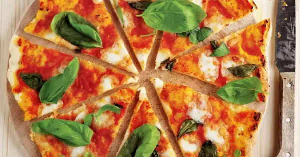 Jak zrobić sos do pizzy jak z pizzerii – prosty przepis na domową pizzę