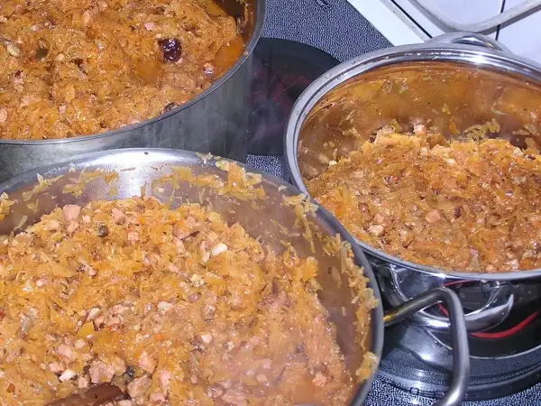 Jakie przyprawy do bigosu? Odkryj sekrety smaku tradycyjnego dania